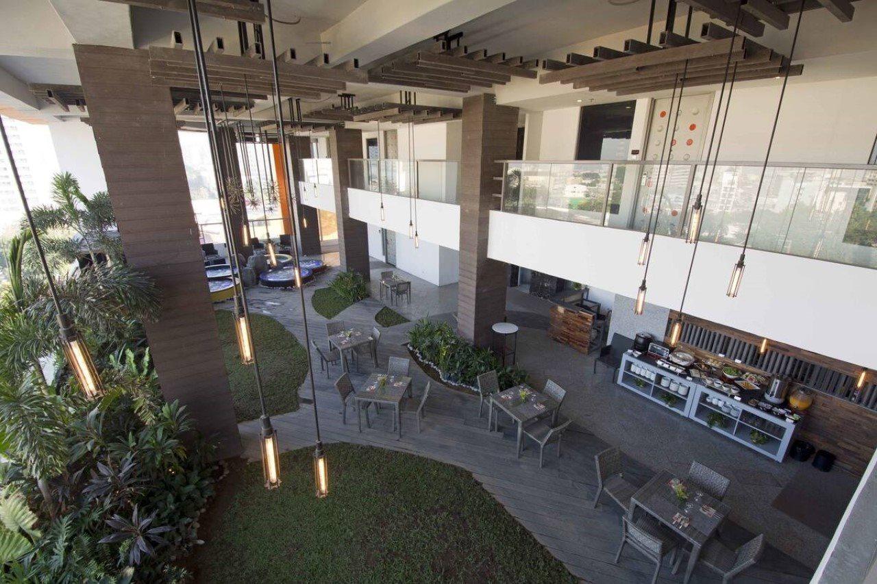 Hive Hotel Quezon City Exterior photo