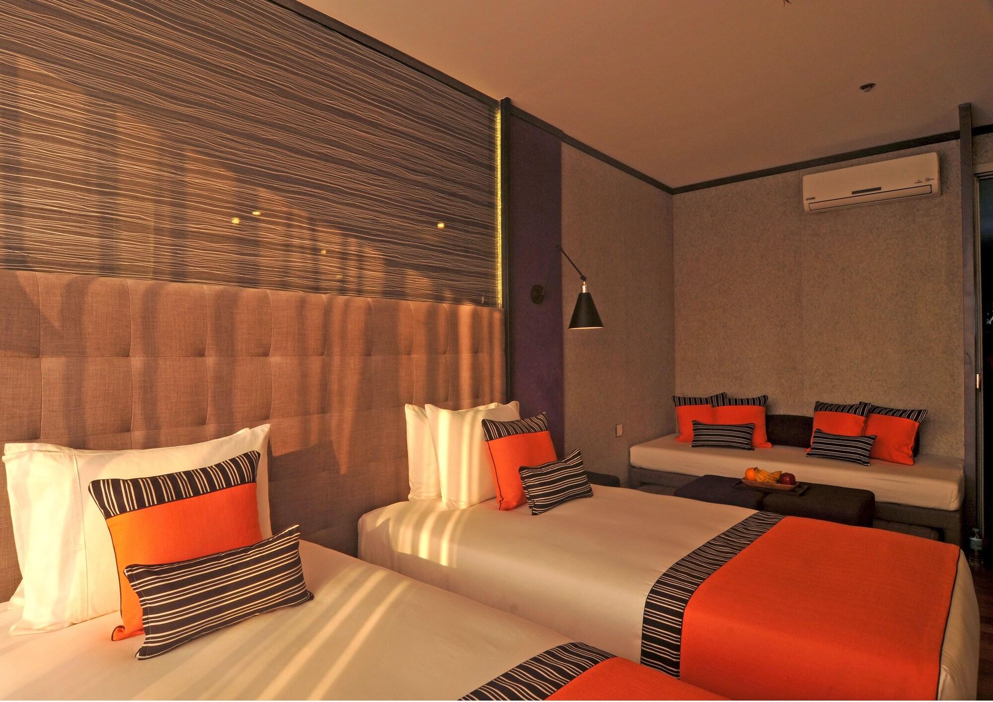 Hive Hotel Quezon City Exterior photo