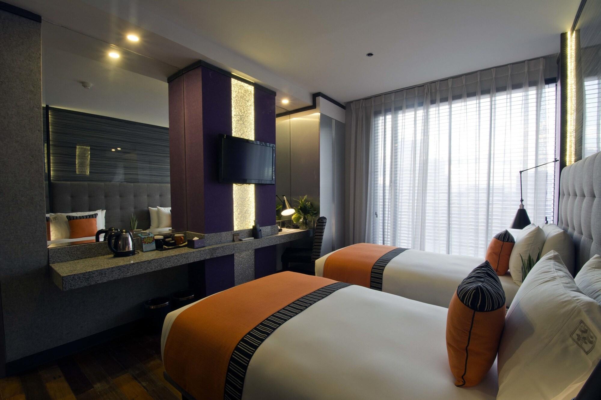 Hive Hotel Quezon City Exterior photo