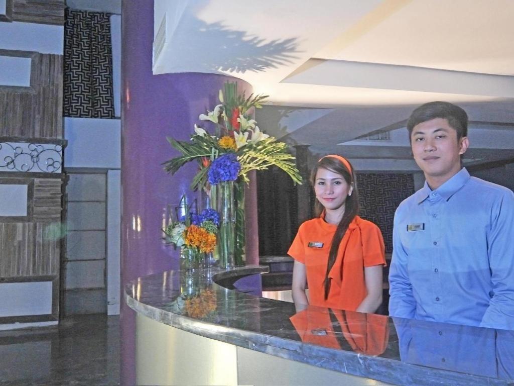 Hive Hotel Quezon City Exterior photo