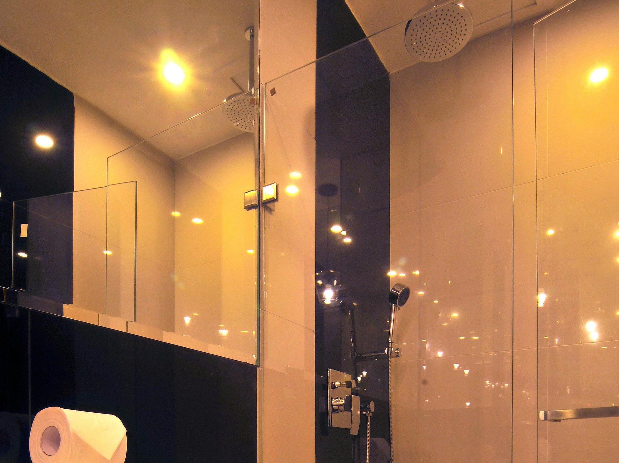 Hive Hotel Quezon City Exterior photo