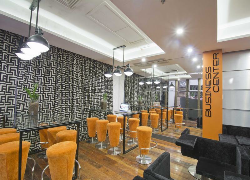 Hive Hotel Quezon City Exterior photo