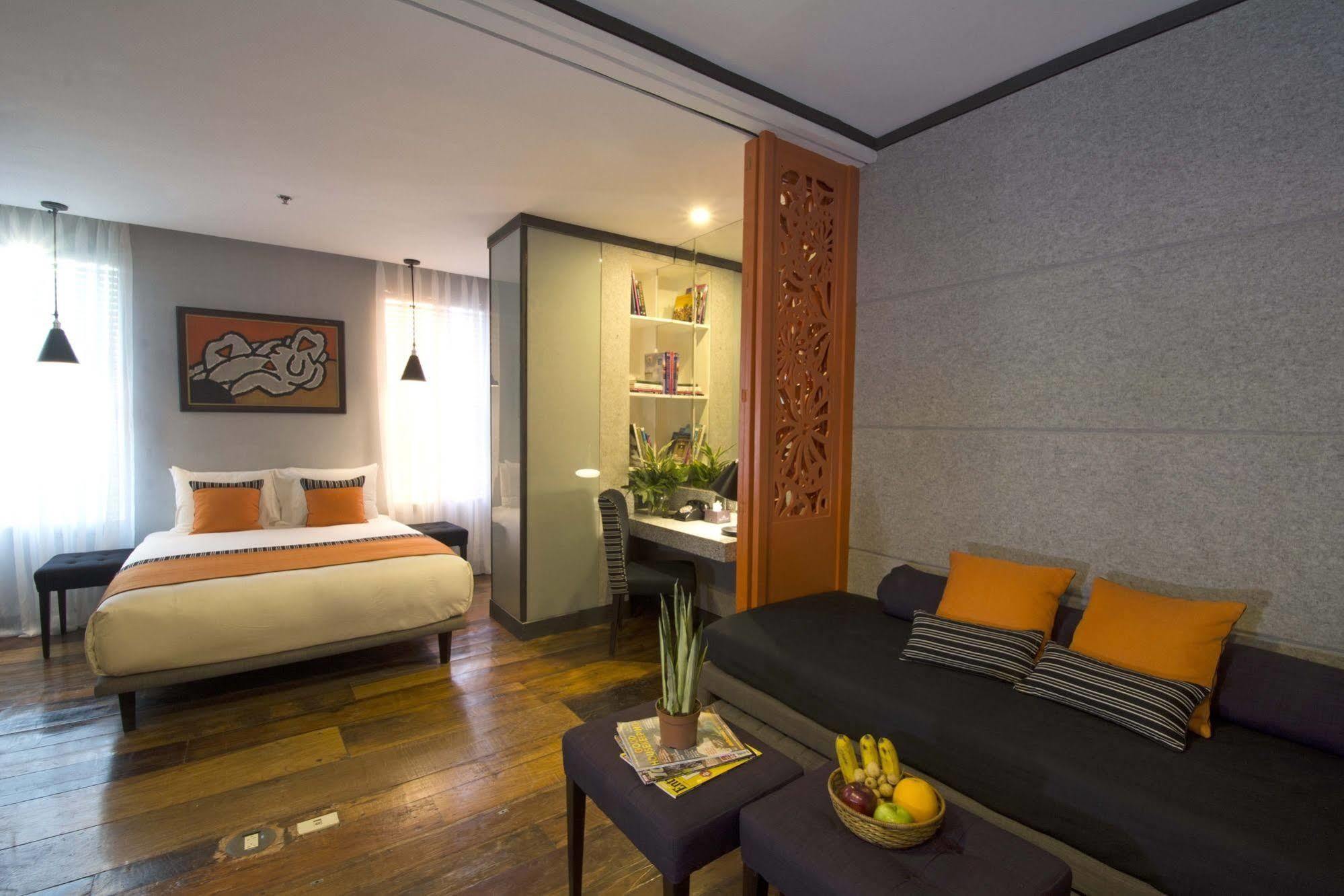 Hive Hotel Quezon City Exterior photo